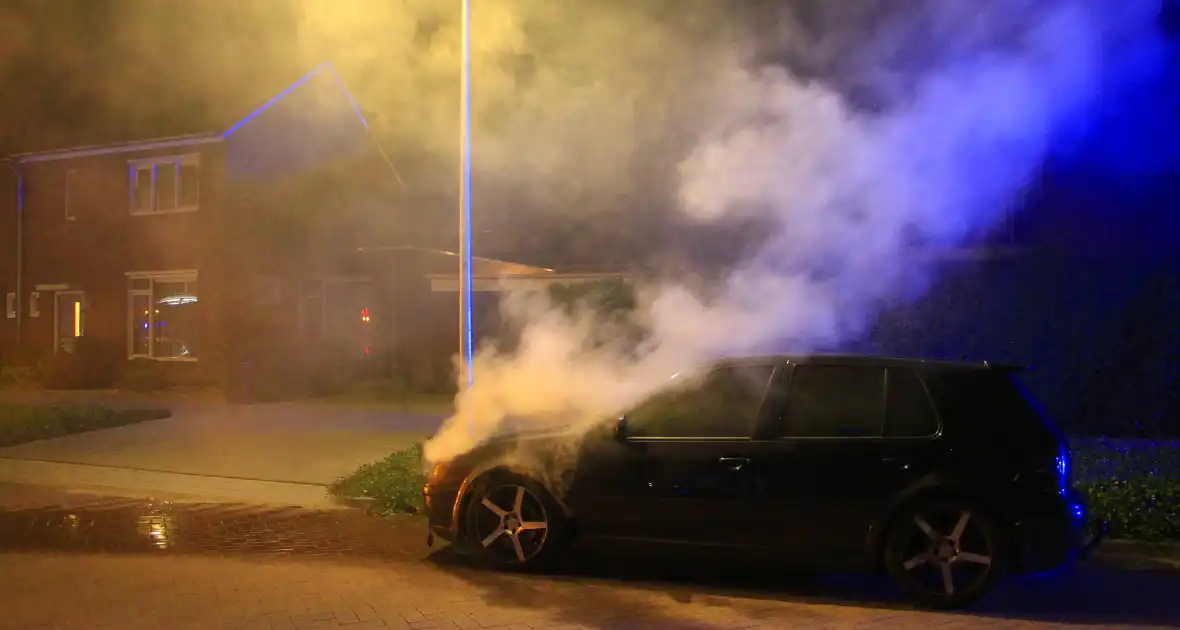 Tweetal auto's in brand gestoken - Foto 2