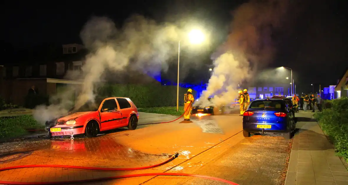 Tweetal auto's in brand gestoken - Foto 3