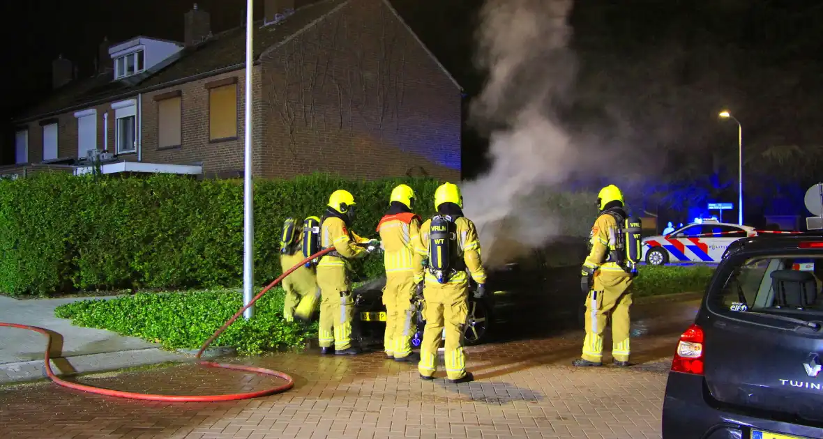 Tweetal auto's in brand gestoken - Foto 4