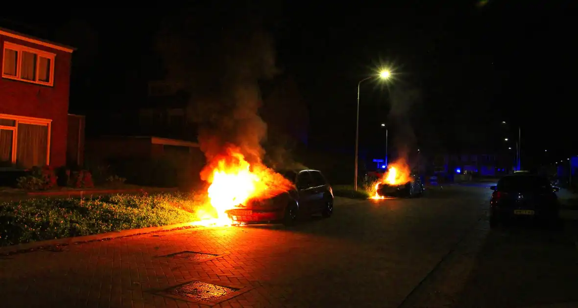 Tweetal auto's in brand gestoken - Foto 9