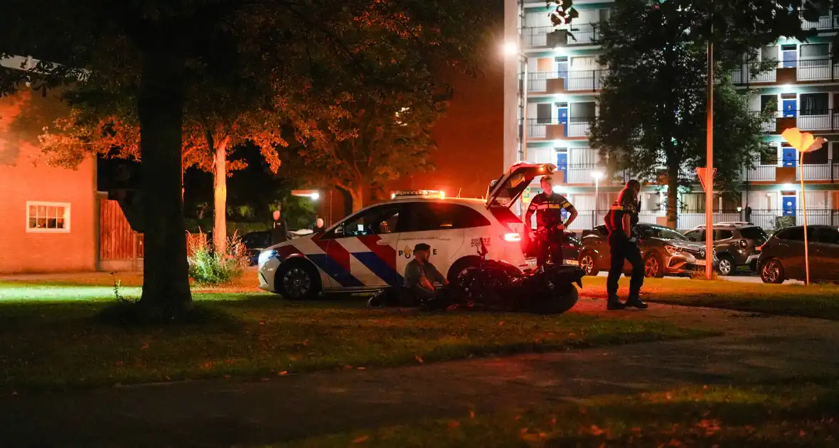 Achtervolging met motor eindigt in het gras - Foto 1