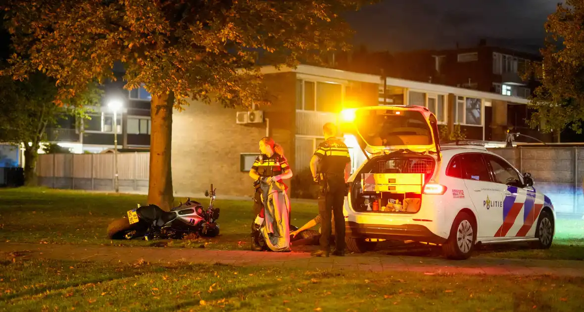 Achtervolging met motor eindigt in het gras - Foto 4