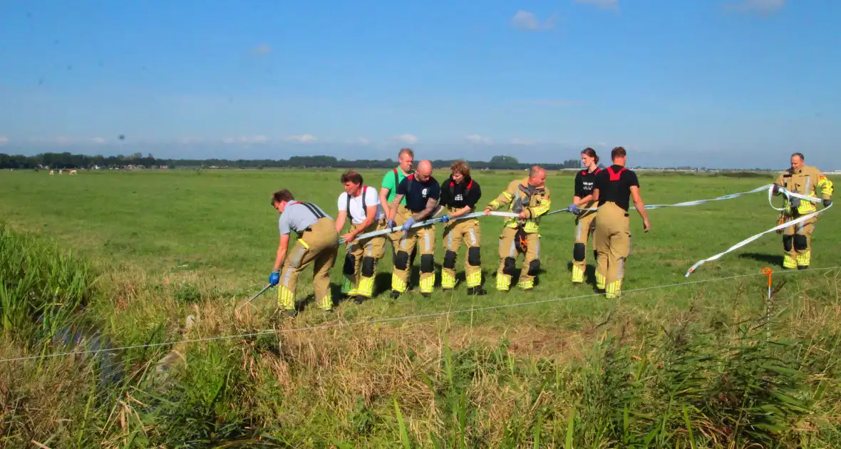 Brandweer haalt Stier uit sloot - Foto 3