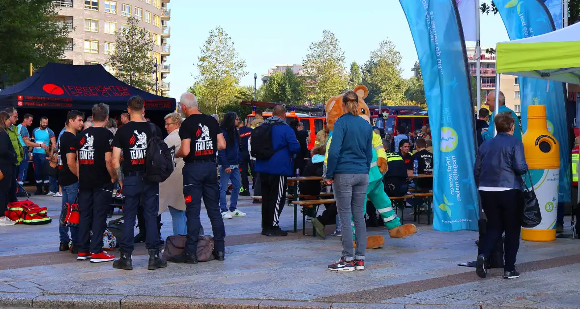 800 deelnemers bij derde editie Firefighters Stairclimb - Foto 3