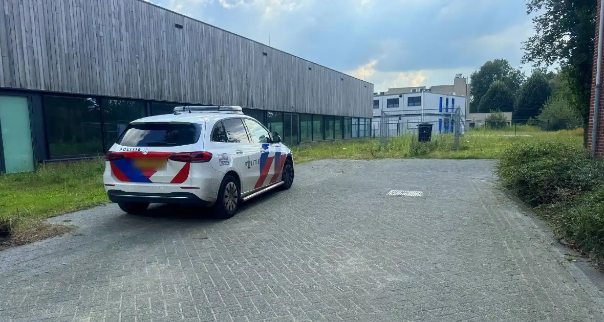 Scooterrijder gaat hard onderuit in bocht - Foto 3