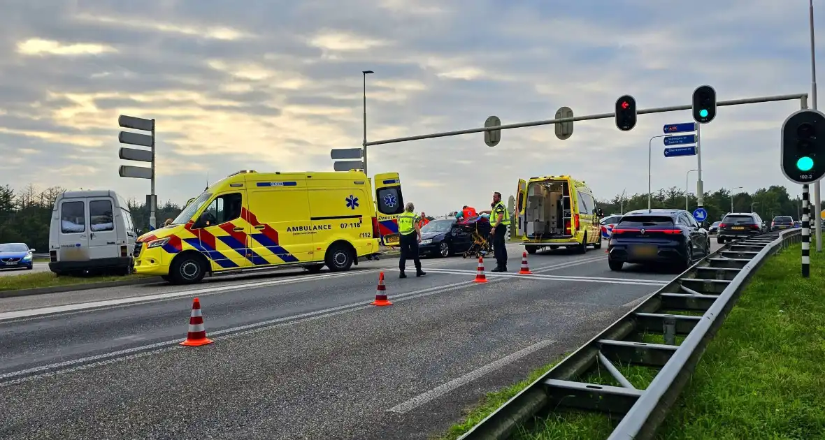 Meerdere gewonden bij botsing tussen twee voertuigen - Foto 1