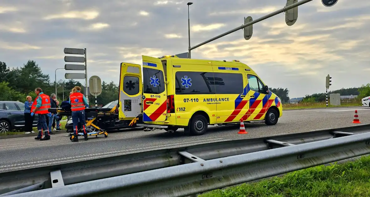 Meerdere gewonden bij botsing tussen twee voertuigen - Foto 2