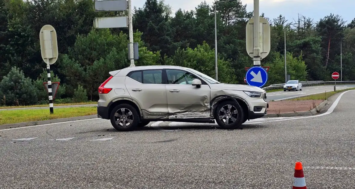 Meerdere gewonden bij botsing tussen twee voertuigen - Foto 3