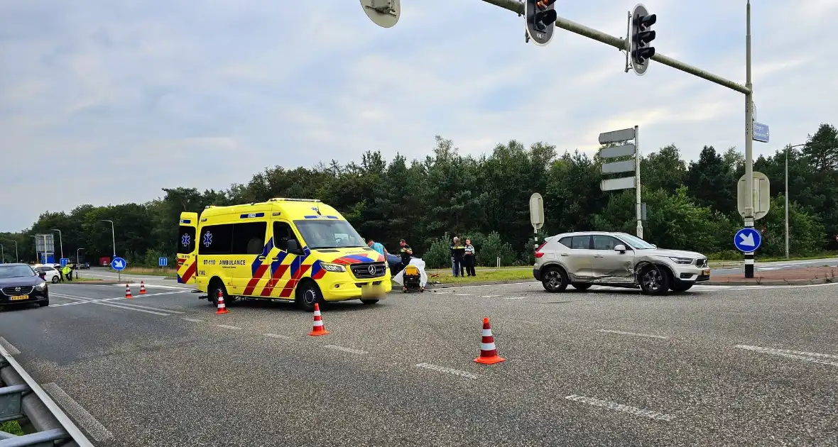 Meerdere gewonden bij botsing tussen twee voertuigen - Foto 4