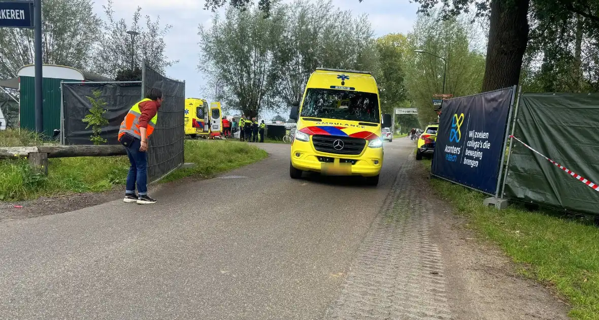 Motor rijdt publiek in, één persoon overleden - Foto 4