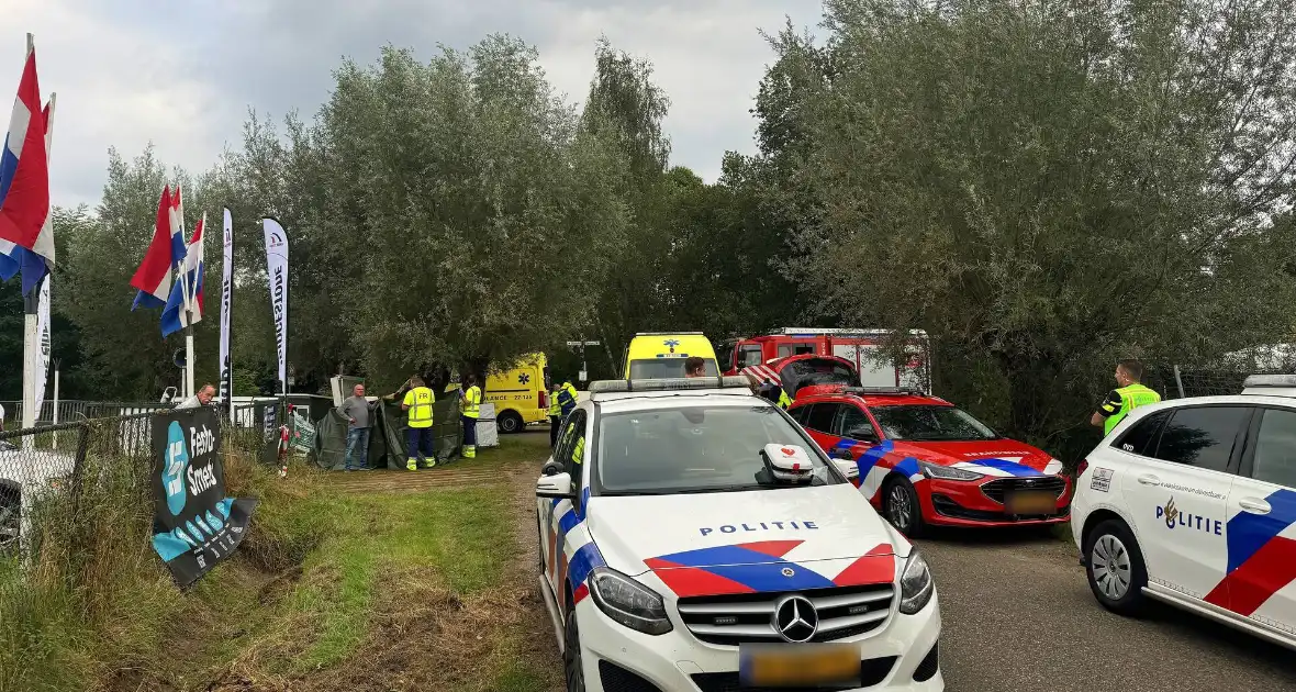 Motor rijdt publiek in, één persoon overleden - Foto 8