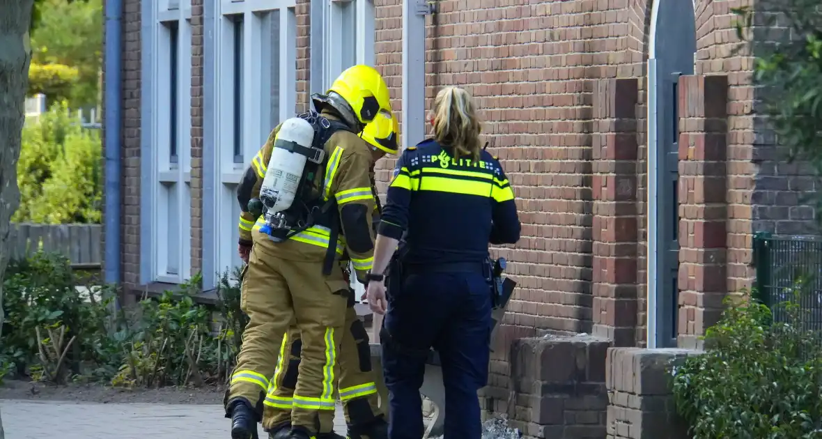 Brand bij school met emmers geblust door brandweer - Foto 1