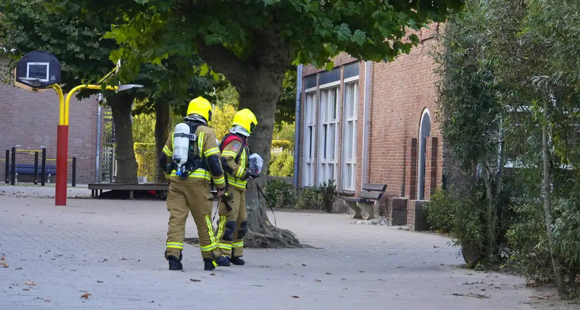 Brand bij school met emmers geblust door brandweer - Foto 5