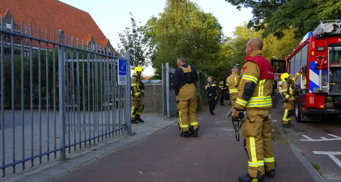 Brand bij school met emmers geblust door brandweer - Foto 6