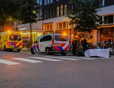 Maaltijdbezorger op fiets Aangereden door automobilist