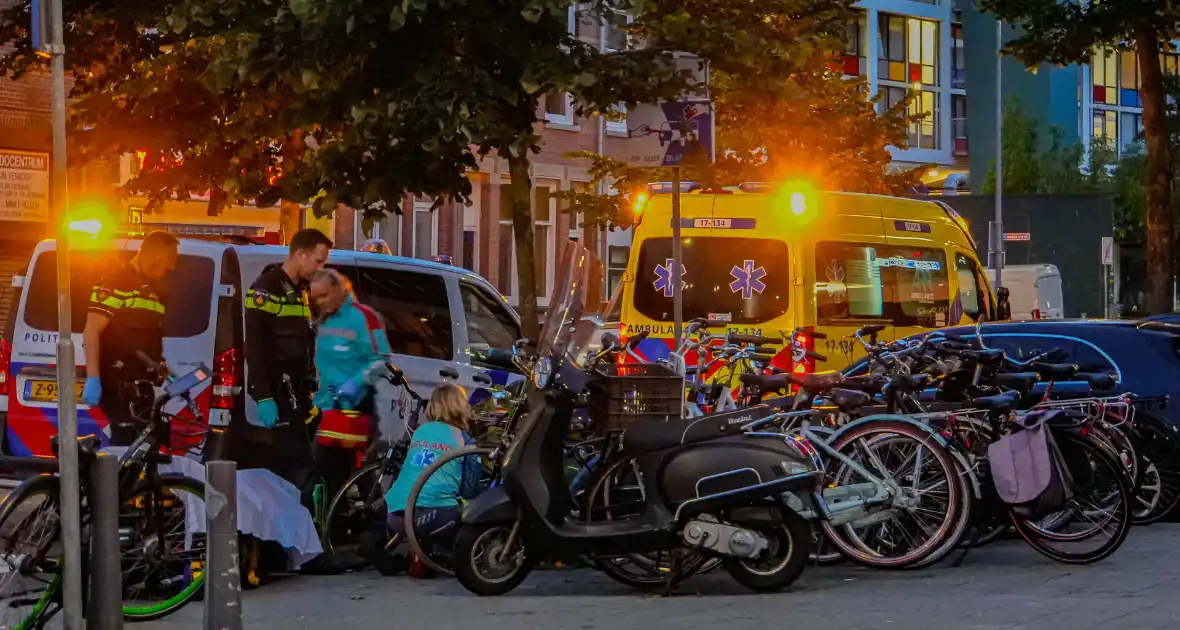 Maaltijdbezorger op fiets Aangereden door automobilist - Foto 1