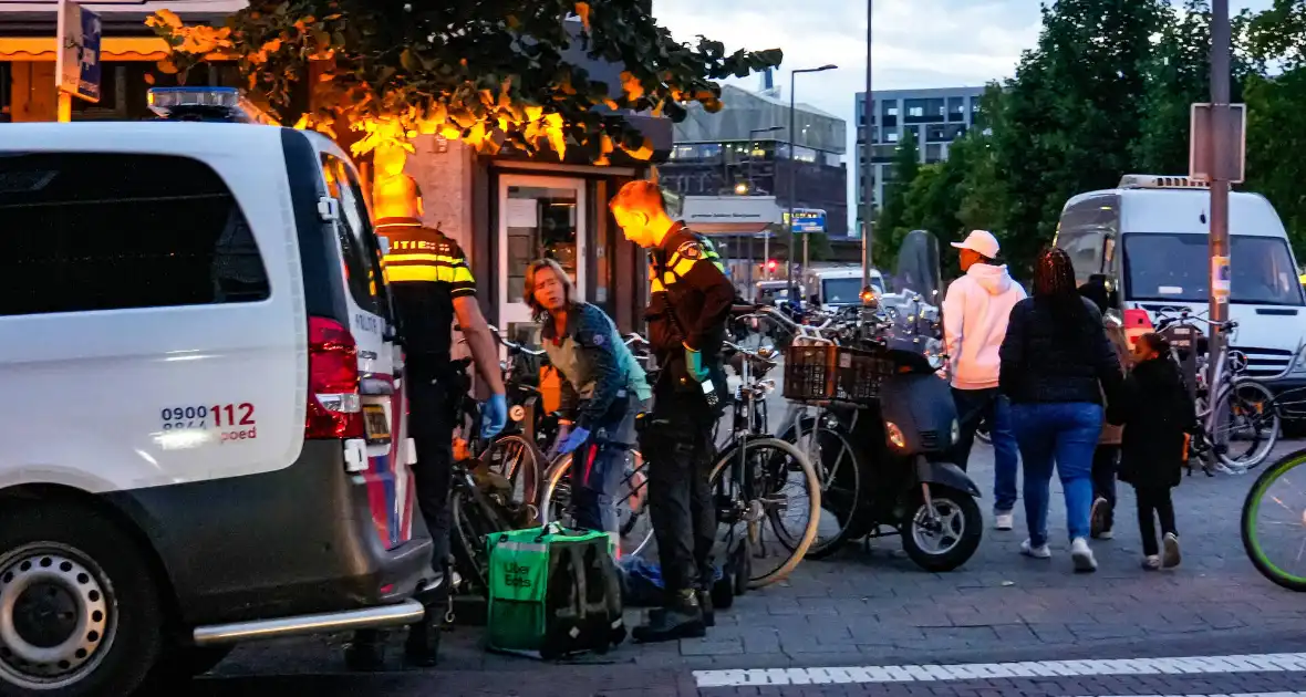 Maaltijdbezorger op fiets Aangereden door automobilist - Foto 6