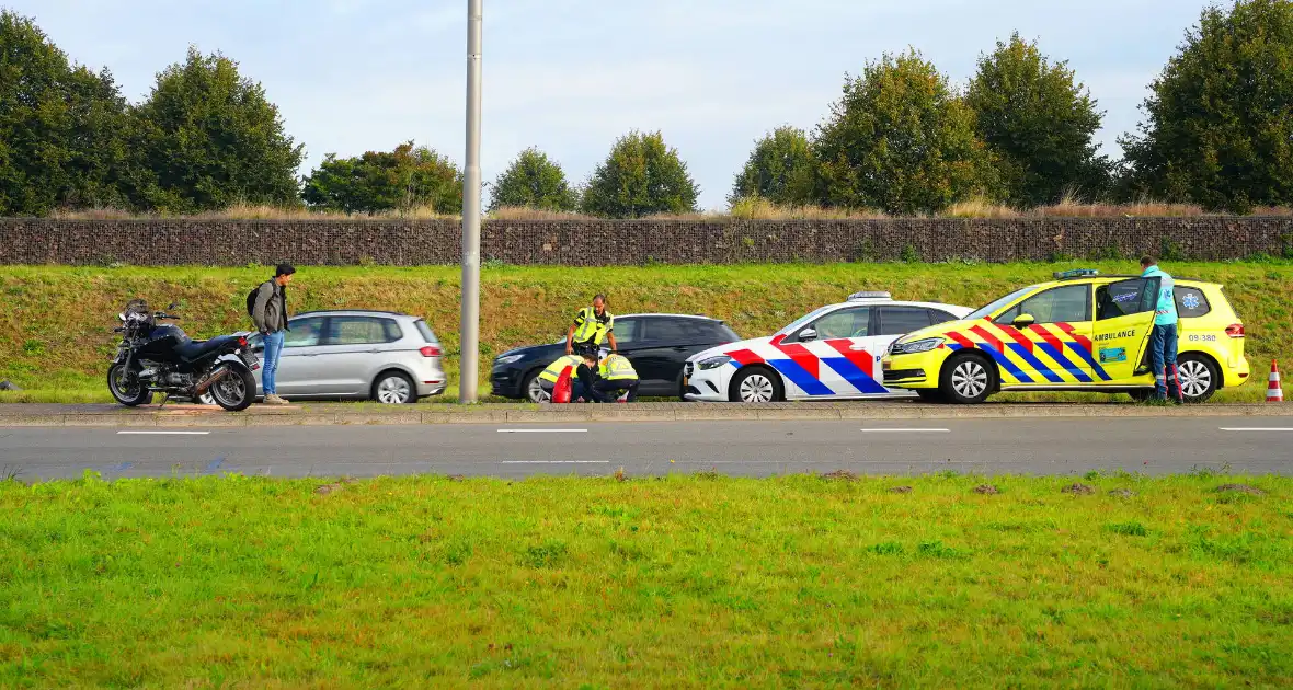 Motorrijder gewond na ongeval op provinciale weg - Foto 1