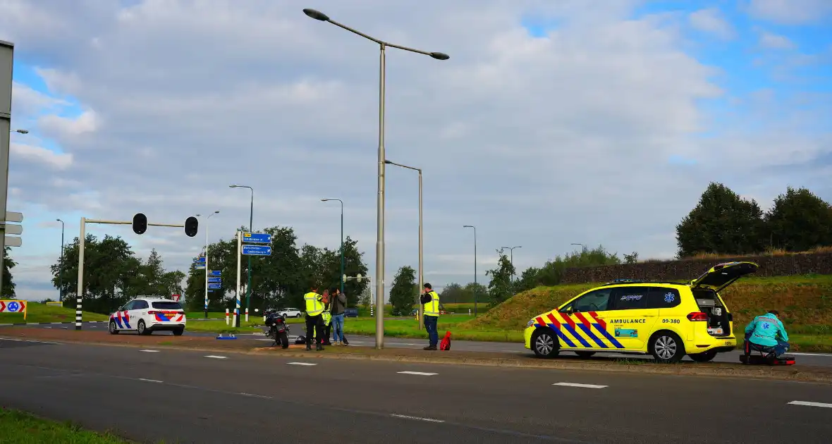 Motorrijder gewond na ongeval op provinciale weg - Foto 2