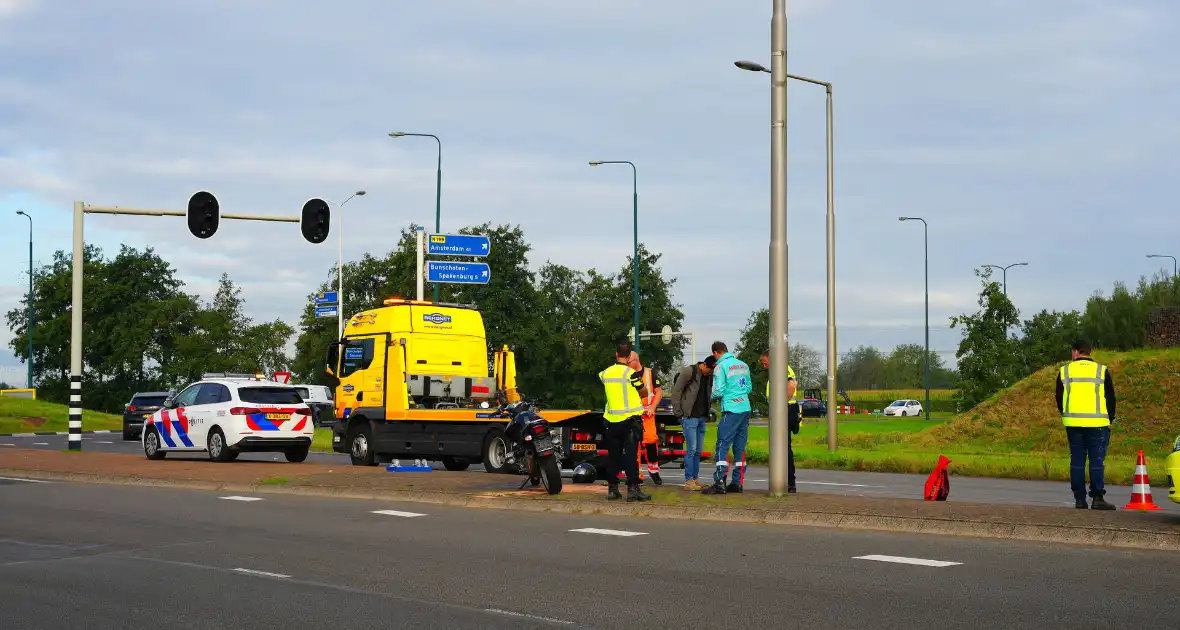 Motorrijder gewond na ongeval op provinciale weg - Foto 3