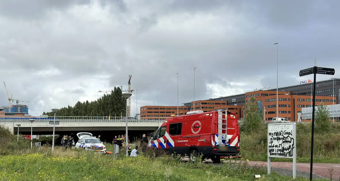 Fietser belandt in het water - Foto 1