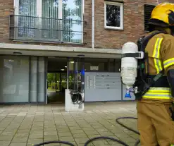 Brandweer zet extra middelen in bij brand in flat