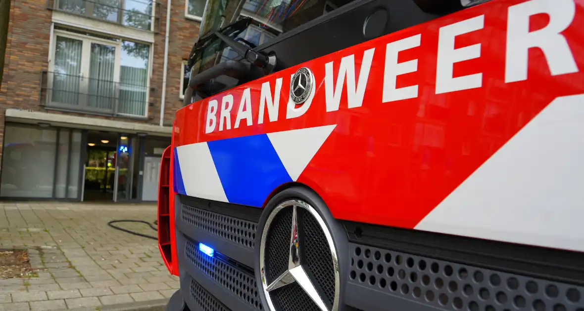 Brandweer zet extra middelen in bij brand in flat - Foto 3