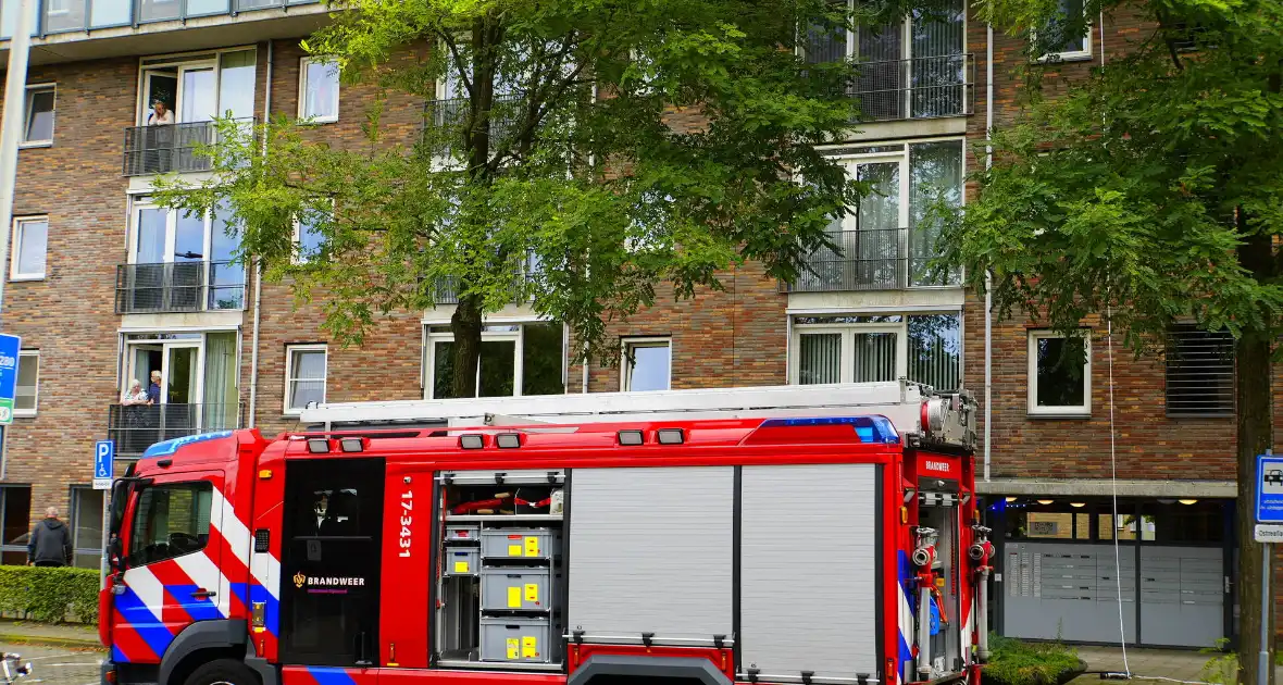 Brandweer zet extra middelen in bij brand in flat - Foto 4