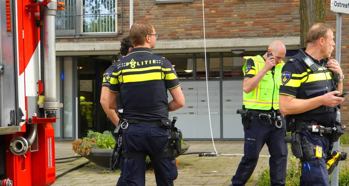 Brandweer zet extra middelen in bij brand in flat - Foto 5