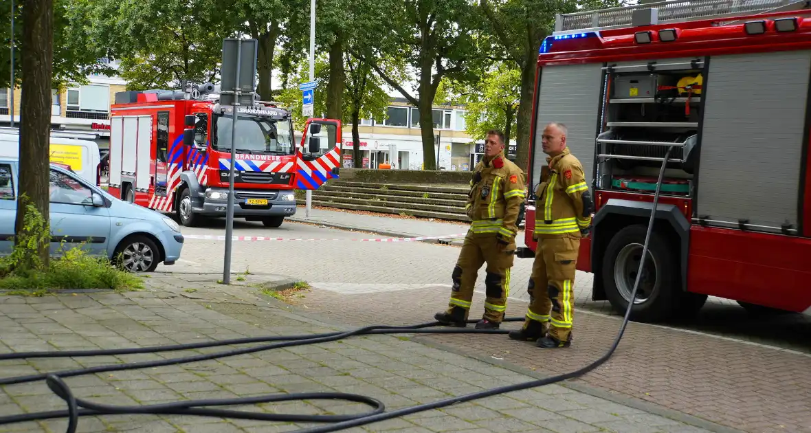 Brandweer zet extra middelen in bij brand in flat - Foto 7