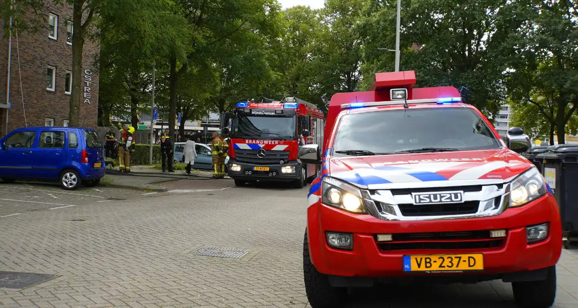 Brandweer zet extra middelen in bij brand in flat - Foto 9