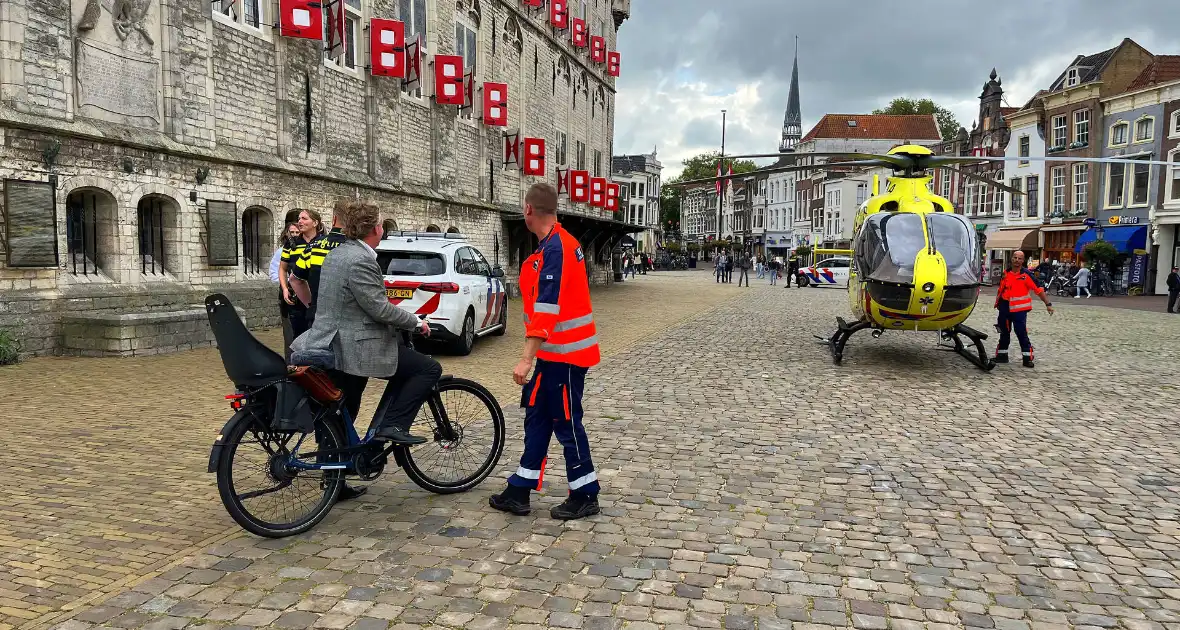 Traumahelikopter landt midden in het centrum