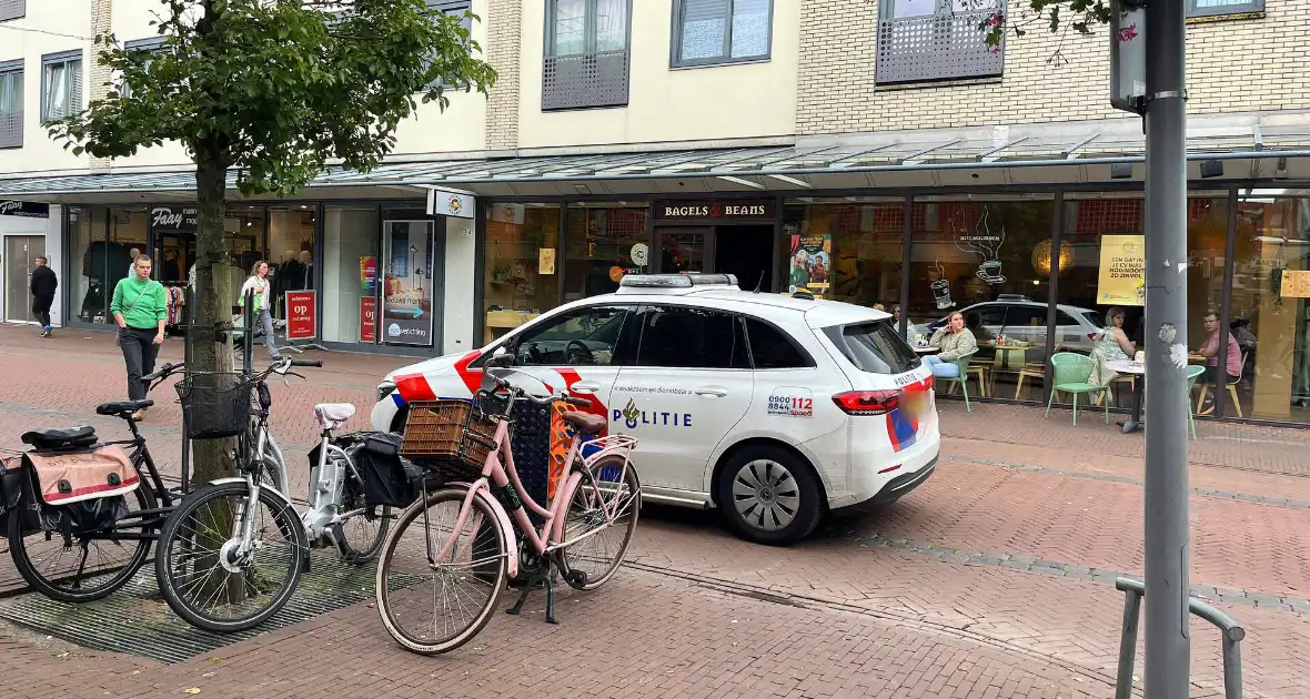 Traumahelikopter landt midden in het centrum - Foto 3