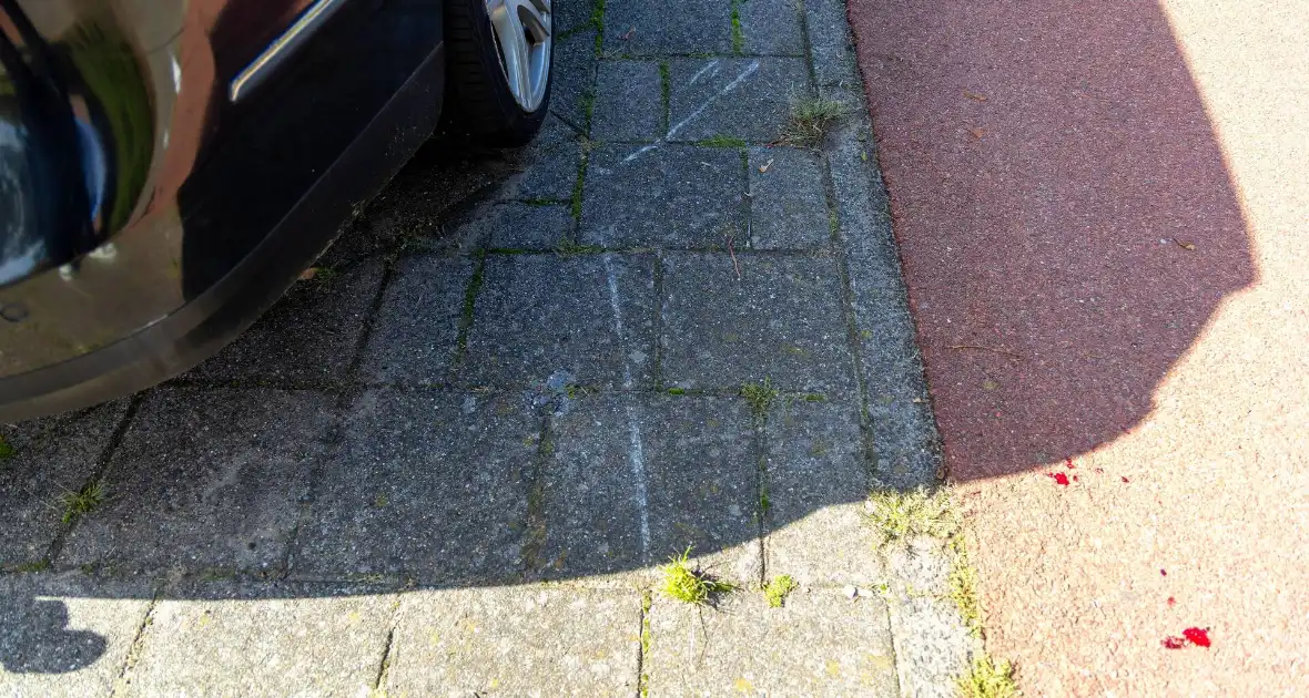 Scooterbestuurder gewond bij botsing met autodeur - Foto 1