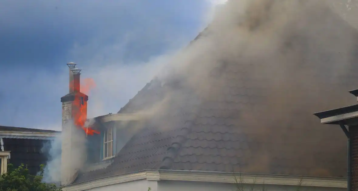 Grote rookontwikkeling bij woningbrand - Foto 1