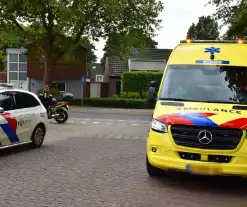 Motorrijder ten val bij inhaalmanoeuvre van afslaande auto