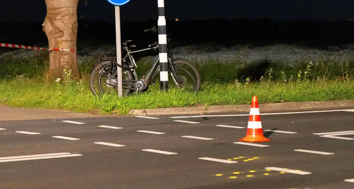 Fietser overlijd na botsing met auto - Foto 12