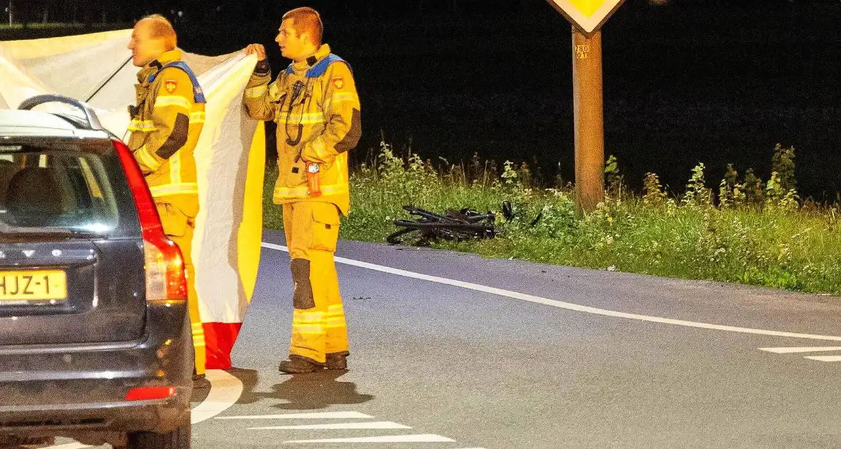 Fietser overlijd na botsing met auto - Foto 15