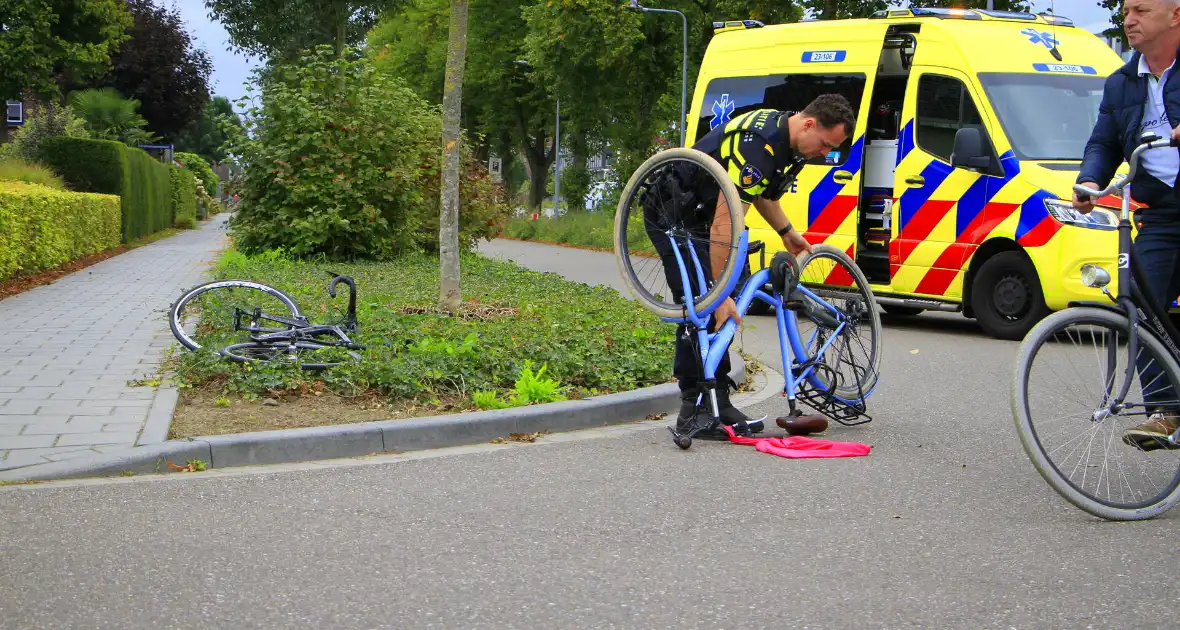 Wielrenner en fietser botsen op elkaar - Foto 2