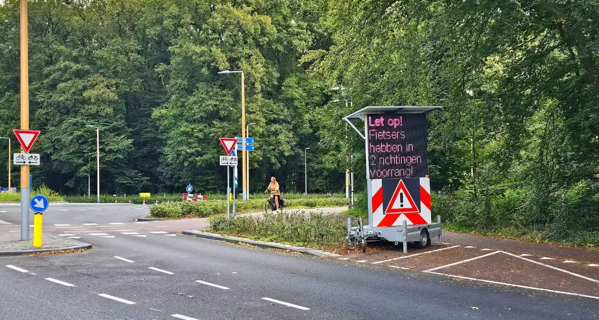 Gemeente plaatst groot matrixbord bij beruchte rotonde - Foto 2