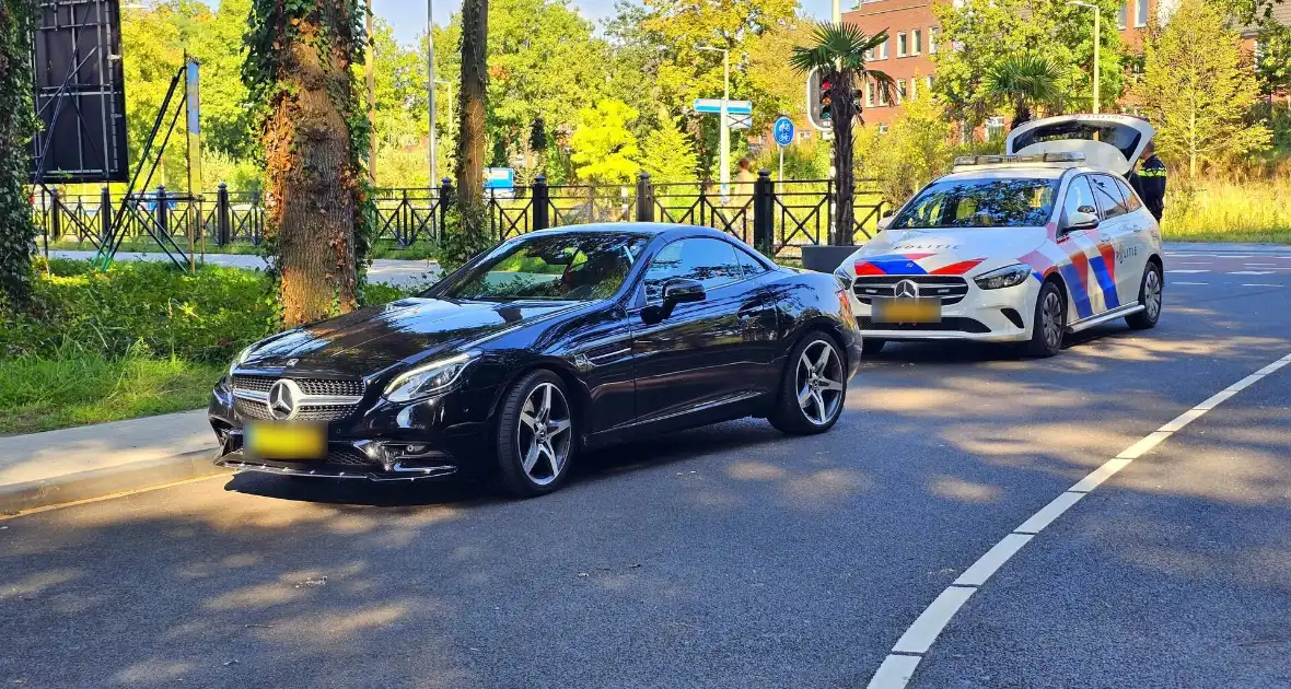 Scooterrijder en automobilist met elkaar in botsing - Foto 3