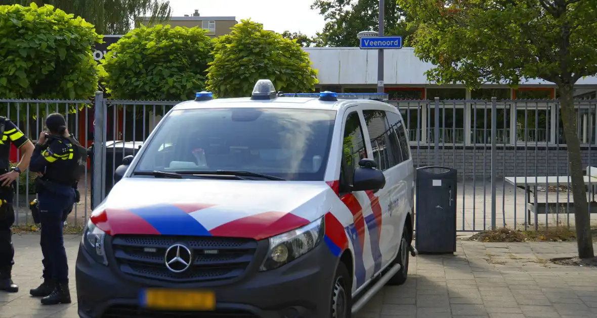 Politie onderzoekt vuurwapenmelding op School - Foto 10