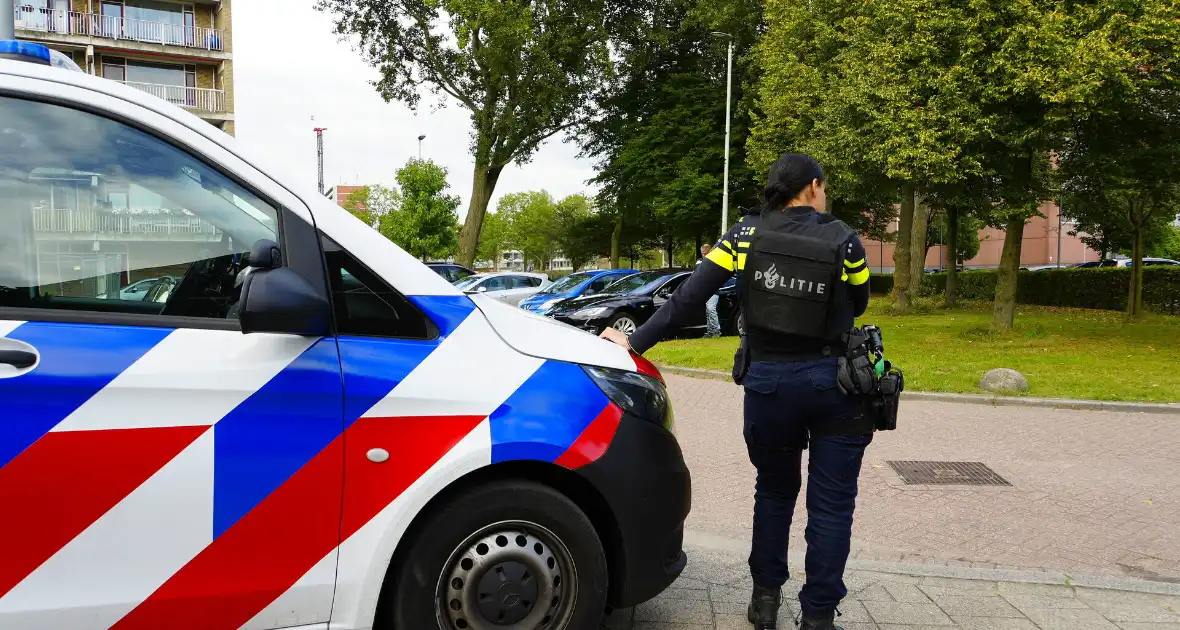 Politie onderzoekt vuurwapenmelding op School - Foto 13