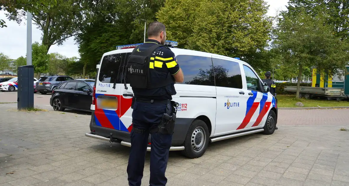 Politie onderzoekt vuurwapenmelding op School - Foto 14