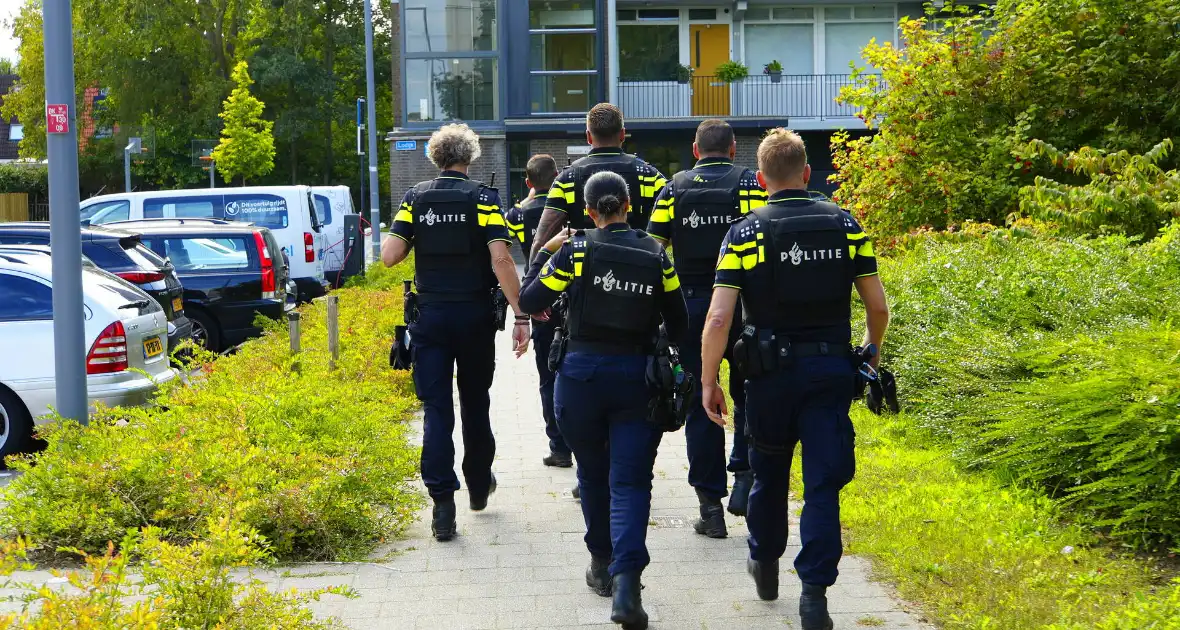 Politie onderzoekt vuurwapenmelding op School - Foto 4