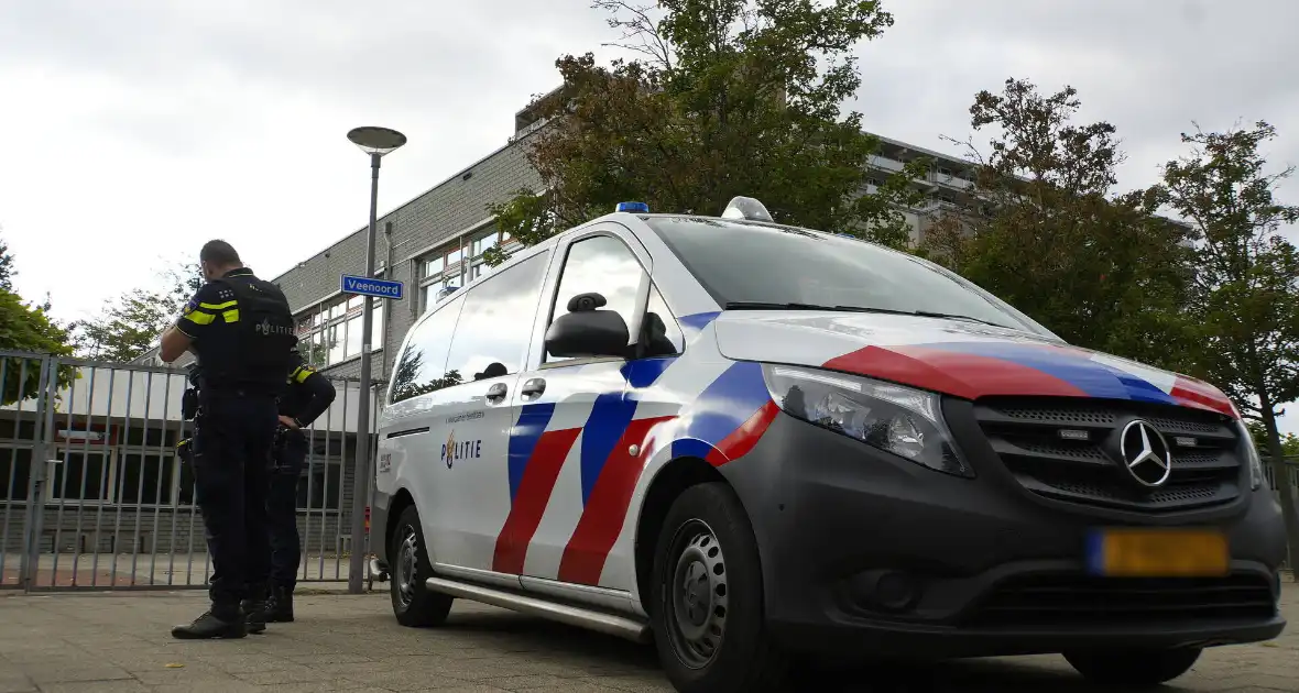 Politie onderzoekt vuurwapenmelding op School - Foto 6