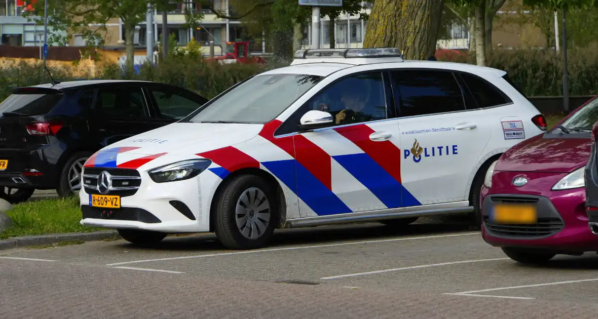 Politie onderzoekt vuurwapenmelding op School - Foto 8