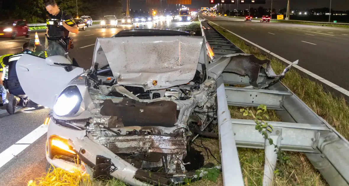 Peperdure Porsche total-loss na aanrijding - Foto 1