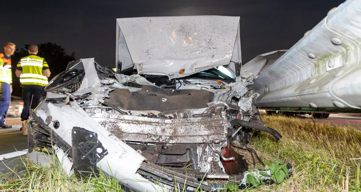 Peperdure Porsche total-loss na aanrijding - Foto 11