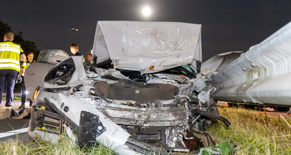 Peperdure Porsche total-loss na aanrijding - Foto 12